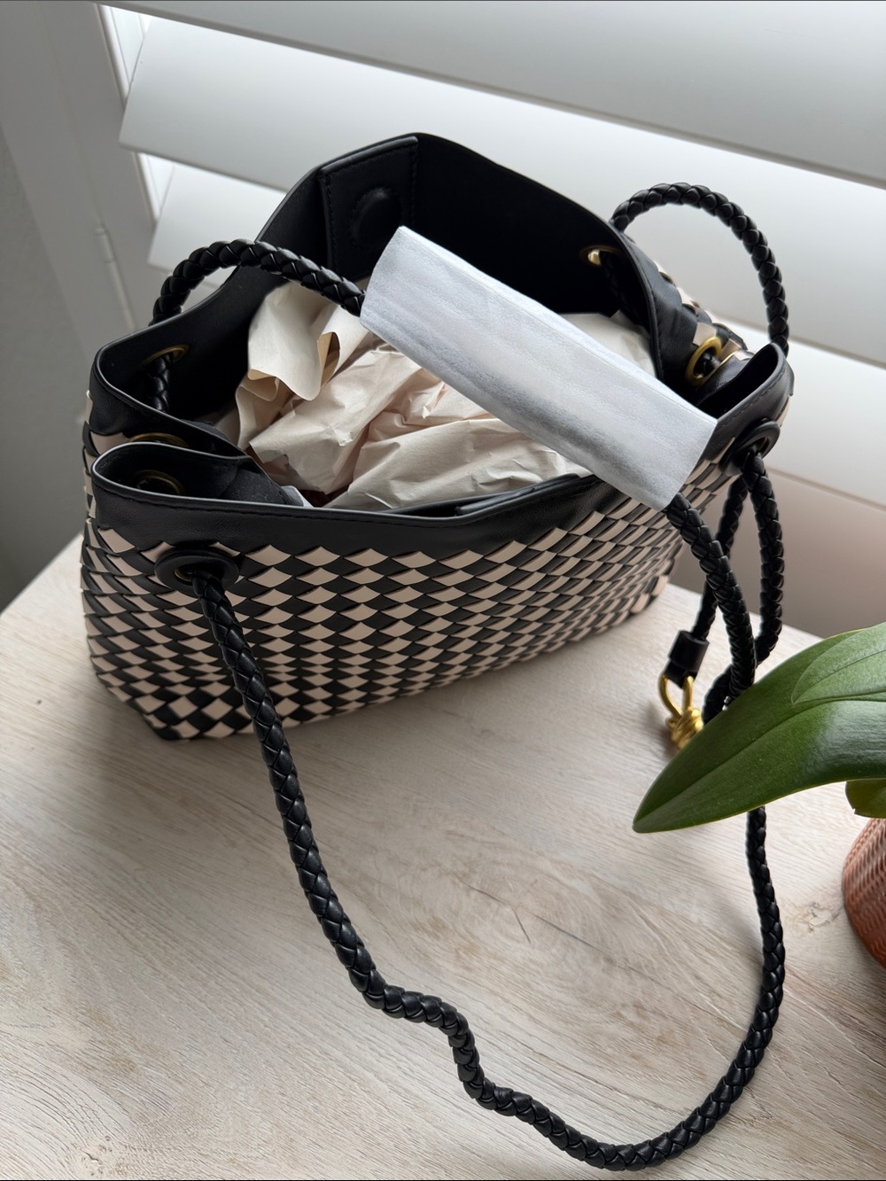 Woven Black and Cream Tote Bag - Elegant Everyday Carry - Picture 2 of 3